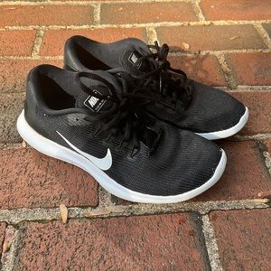 Nike Black Flex Run 2018 Sneakers